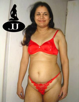 Sivaranjani nude underboobs in bikini Ooha semi nude pic
