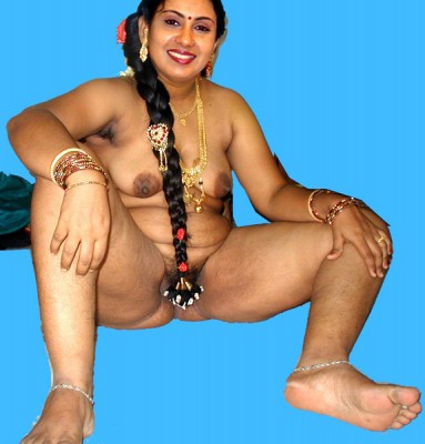 Busty naked singer Anitha Kuppusamy full nude hot aunty without saree