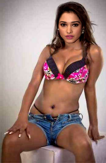 Naked navel Tamannaah Bhatia cleavage in hot bra