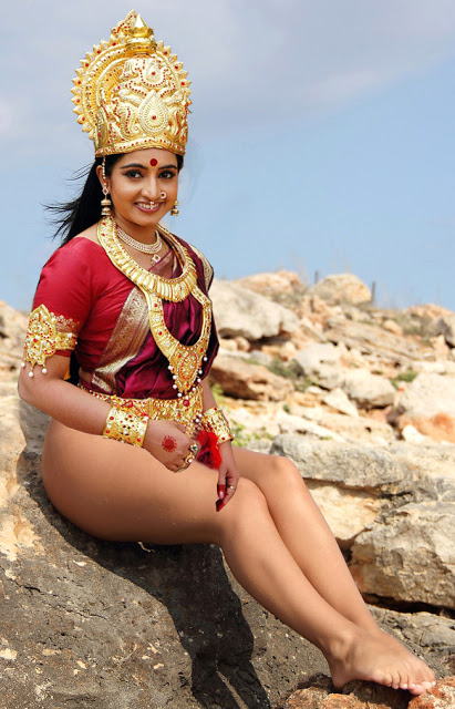 Sexy tv serial Sujitha naked thigh nude legs picture