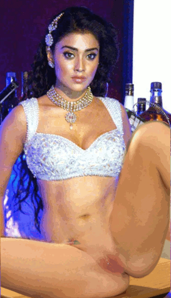 Hot Shriya Saran shaved pussy naked thigh in sexy bra