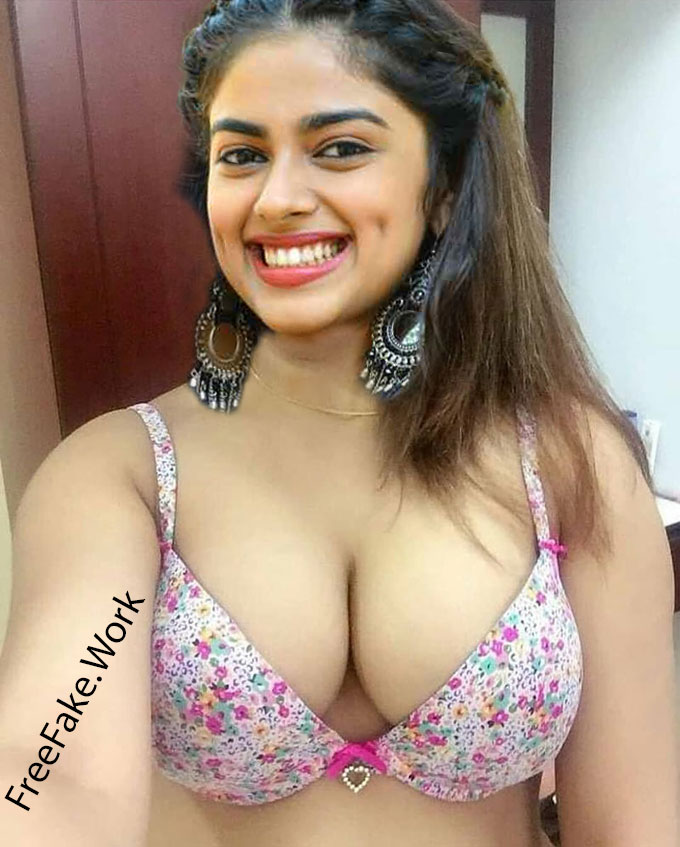 Siddhi Idnani nude bra selfie photo without dress