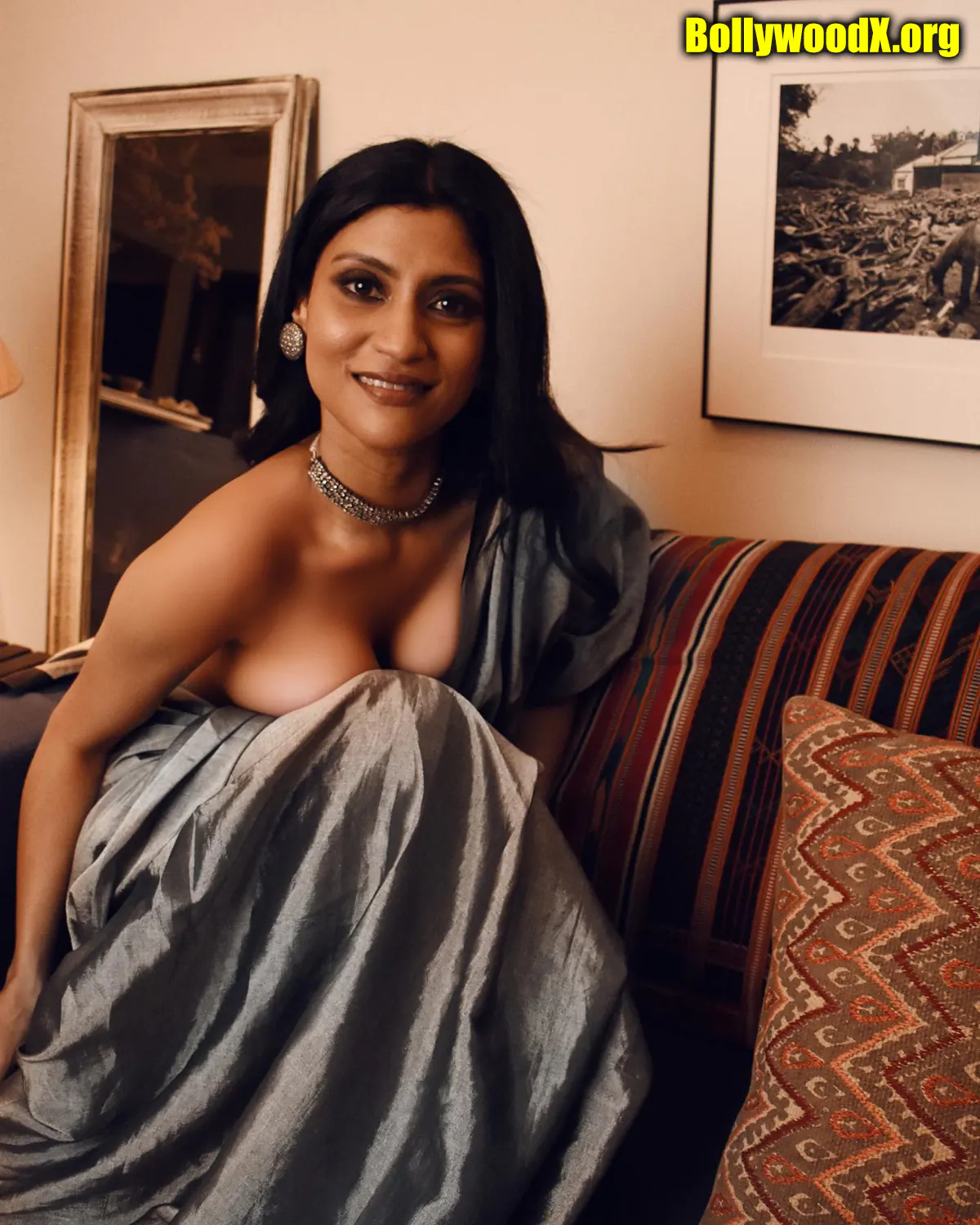 Konkona Sen Sharma Saree cleavage without blouse fake