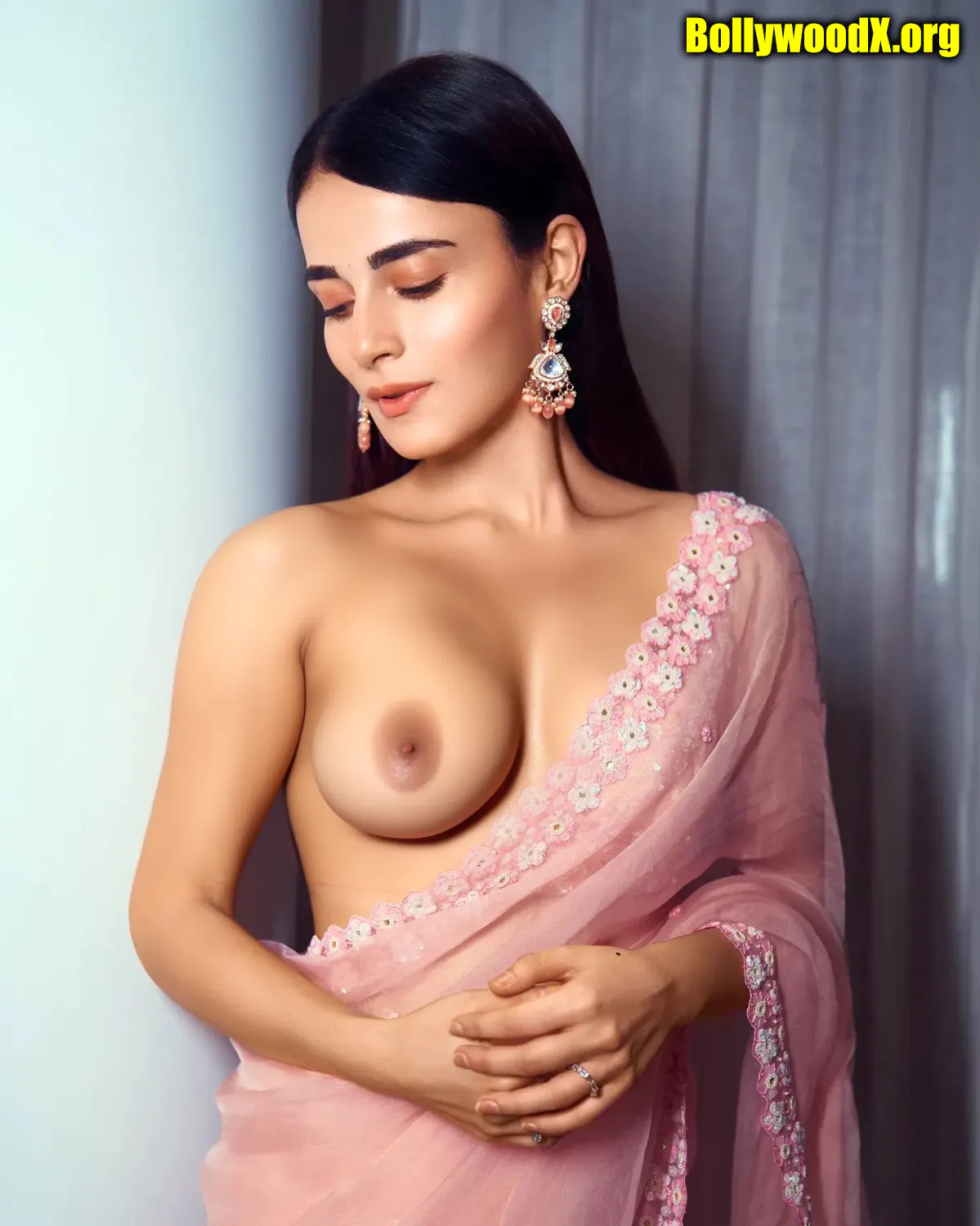 Radhika Madan without blouse hot Saree nipple fake