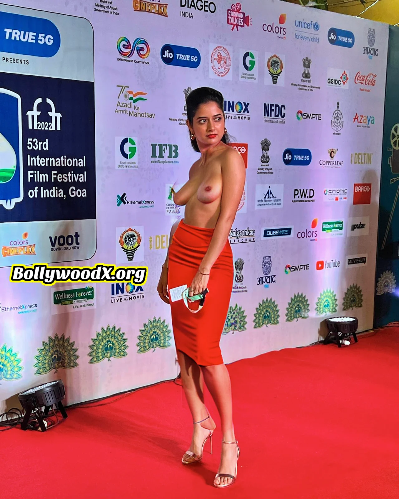 Ashika Ranganath topless press meet outdoor small boobs pose