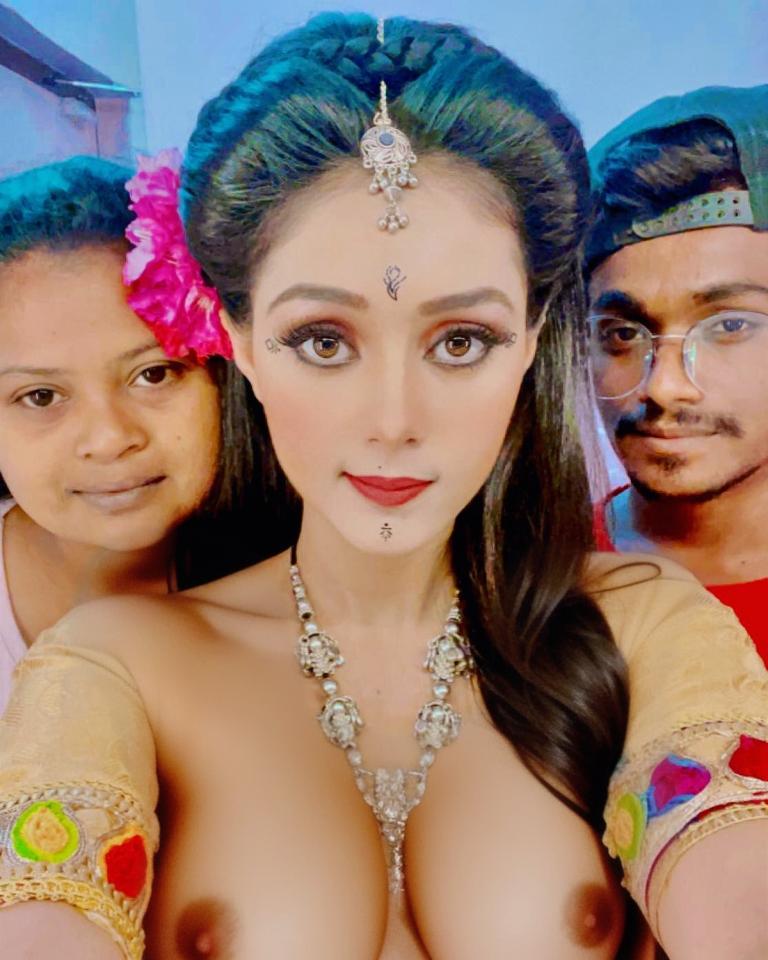 Mallika Singh selfie nude nipple naked boobs open blouse