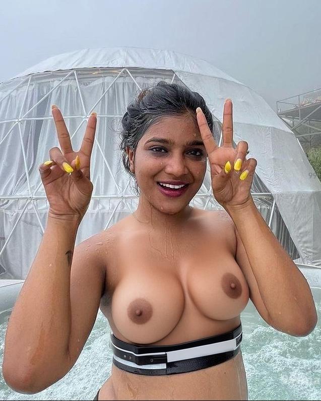 VJ Parvathy Saran nude wet boobs swimming pool pose fake