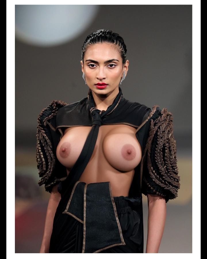 Roshmitha Harimurthy naked boobs fashion show without bra