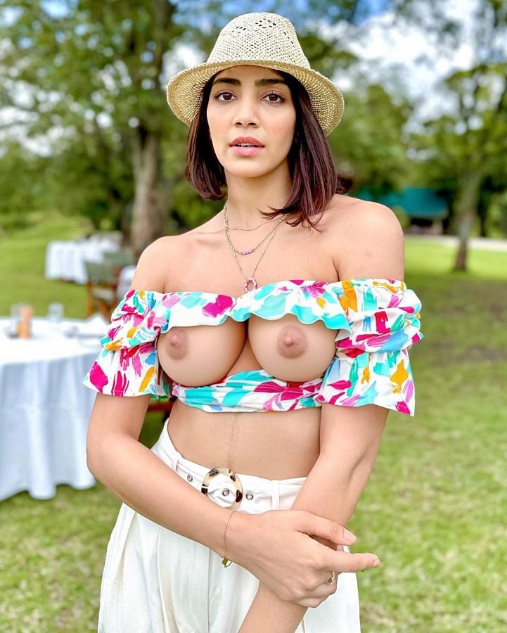 Yogita Bihani strapless blouse nipple show outdoor