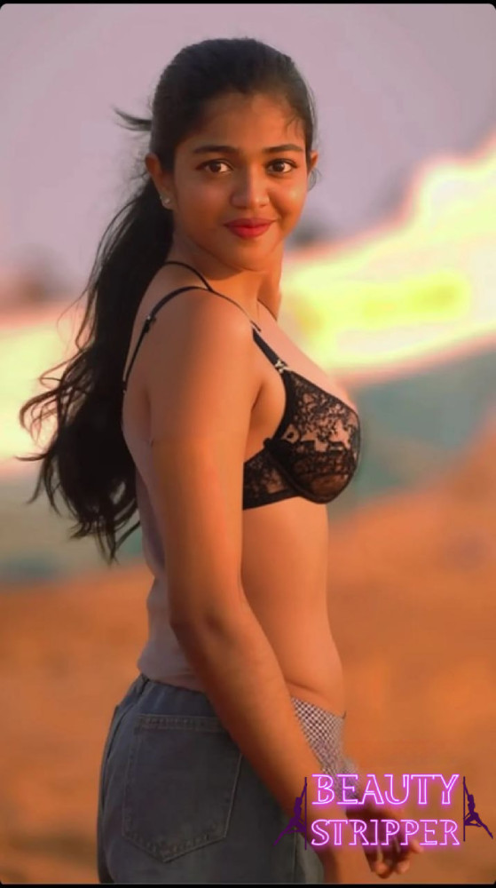 Amala Shaji sexy black bra without top